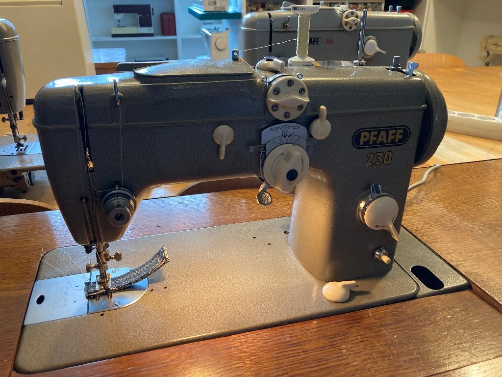 Pfaff 230 Automatic semi industrie - in groot meubel, Ophalen, Naaimachine, Industrieel, Gebruikt