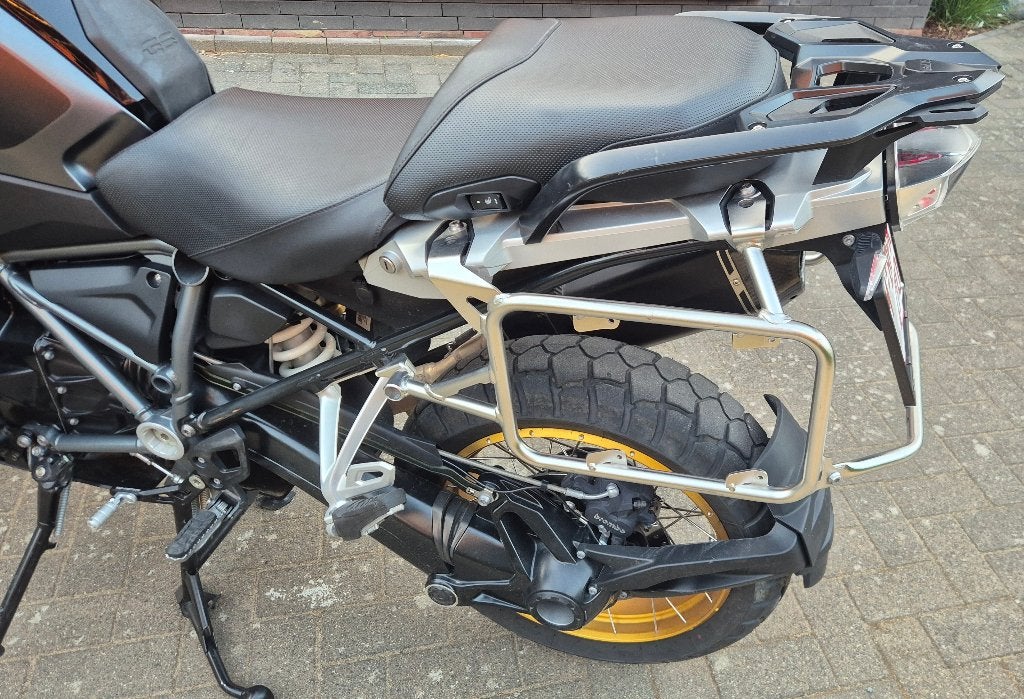 BMW Houders aluminiumkoffers (origineel) (+ev. voetsteun), Motoren, Onderdelen | BMW, Ophalen, Nieuw