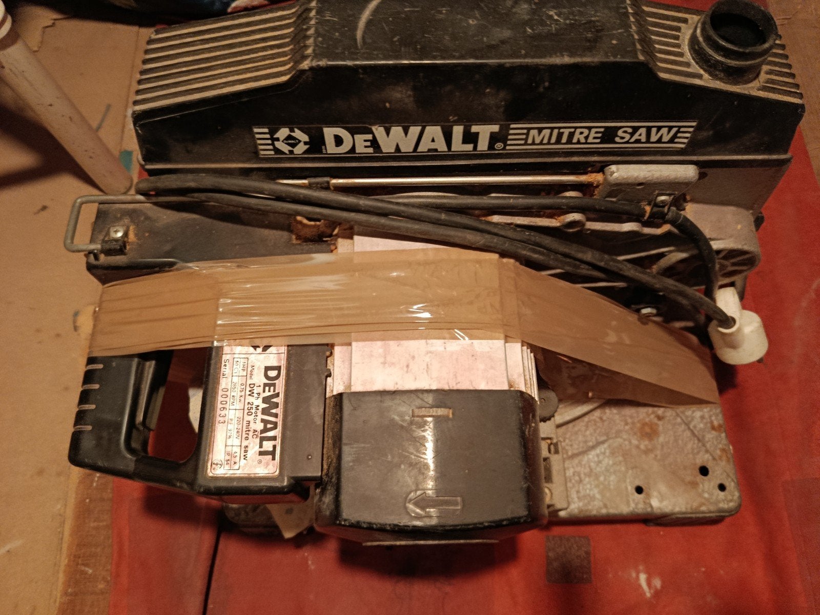 DEWALT MITRE SAW250 Scie a onglet