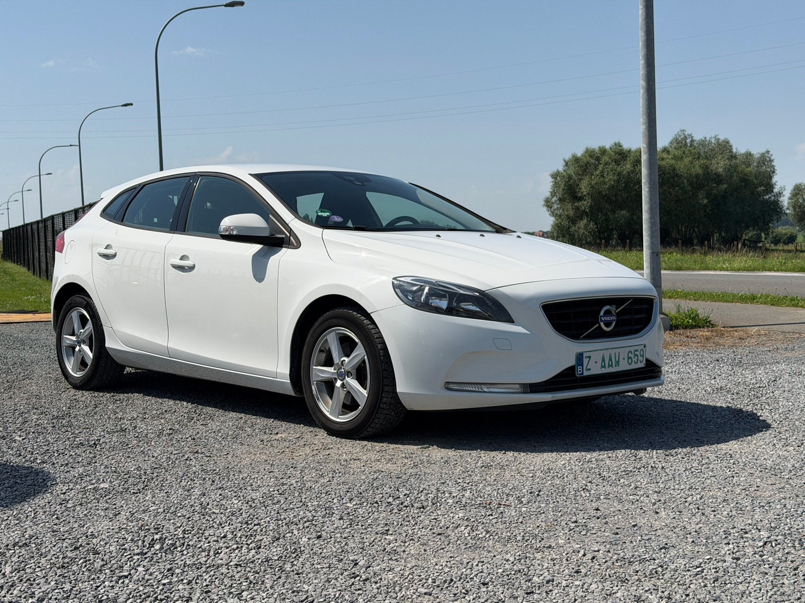 Volvo V40 1.6 benzine, 2013 bouwjaar, 169.000 km, Auto's, Volvo, Wit, Bedrijf, https://public.car-pass.be/vhr/f504450c-9433-4d7b-bccd-3c30c9257f27