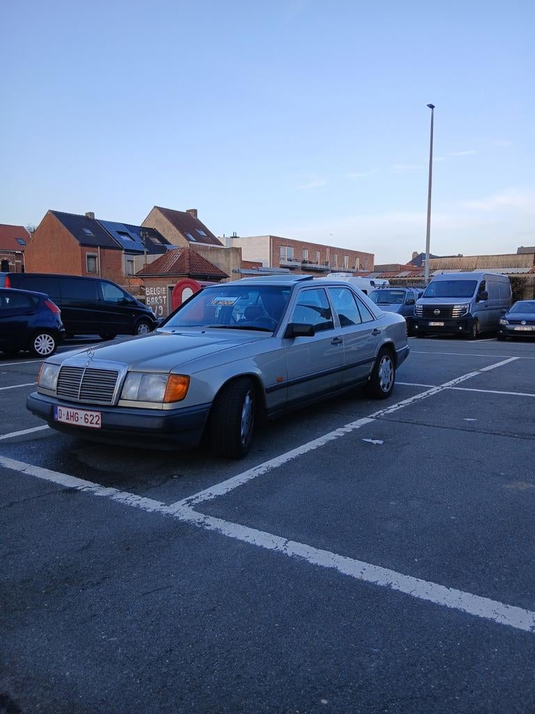 Mercedes Benz 230e w124 1989model, Automaat, Zwart, Leder, 5 deurs