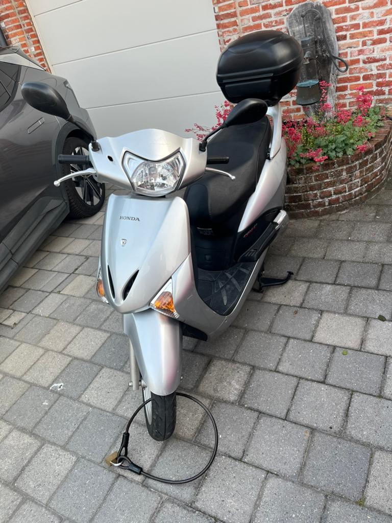 Honda lead, Motos, Scooter, Automatique, Neuf, Particulier