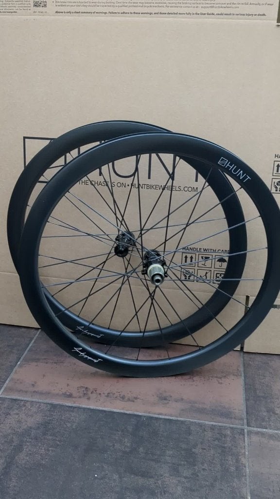 Roues Hunt Aerodynamicist 44mm Rayons Carbone, Vélos & Vélomoteurs, Vélos Pièces, Enlèvement ou Envoi, Comme neuf, Carbone