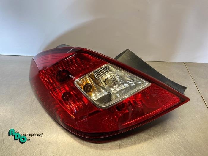 Achterlicht links van een Opel Corsa (Corsa D 07-), Auto-onderdelen, Gebruikt, -, -, Opel