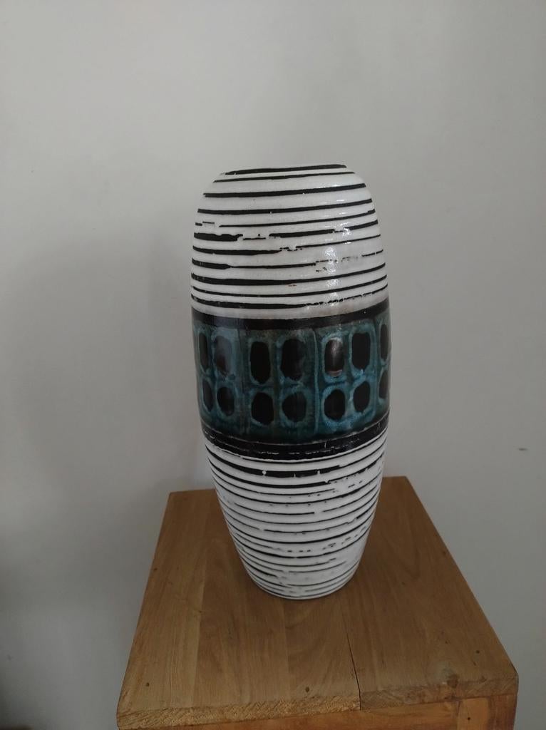 Vase Scheurich, Enlèvement