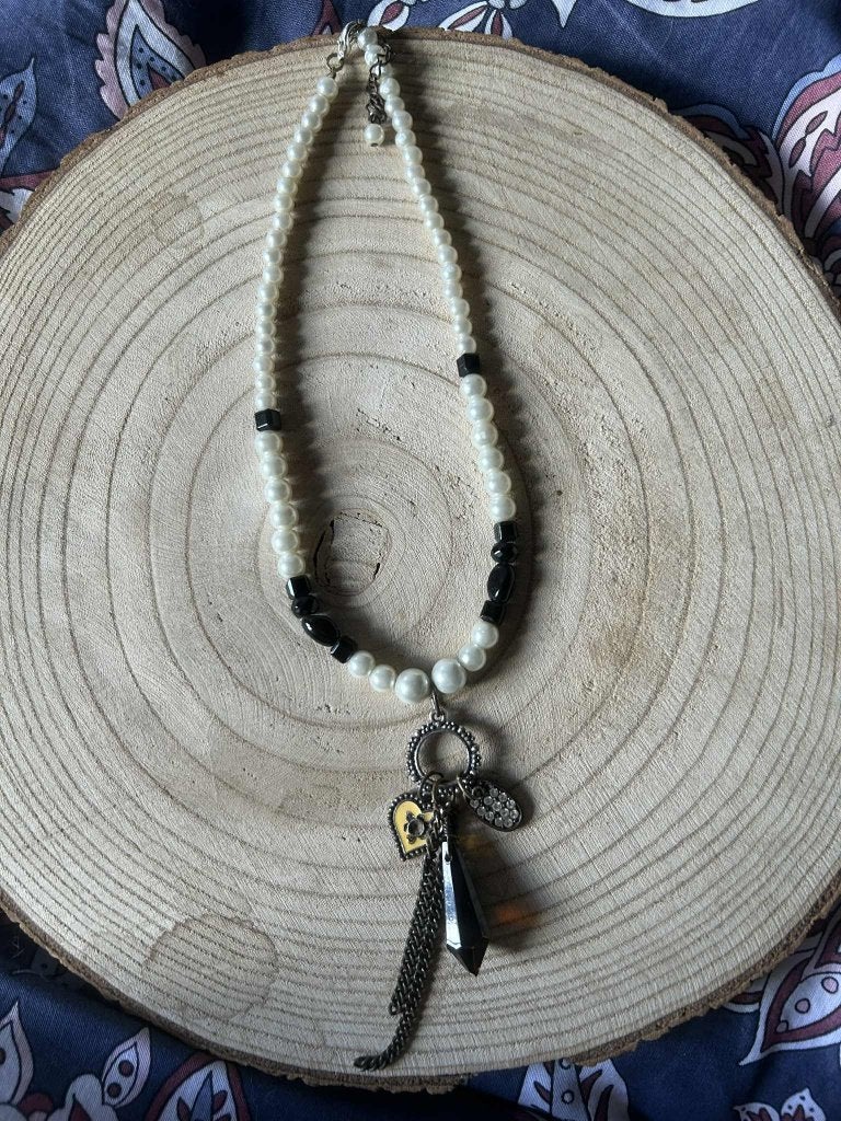 Collier avec perles noires et blanches, Handtassen en Accessoires, Kettingen, Ophalen, Zo goed als nieuw, Zwart, Overige materialen