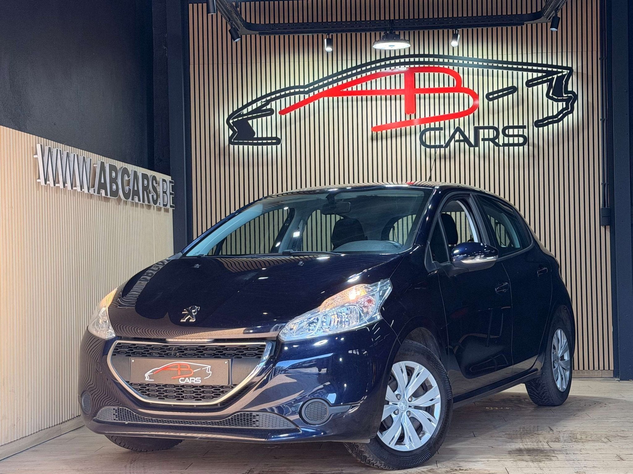 Peugeot 208 1.2i * GARANTIE 12 MOIS * 1ER PROPRIETAIRE *, Autos : Divers, Boîte manuelle, Berline, 1199 cm³, Peugeot