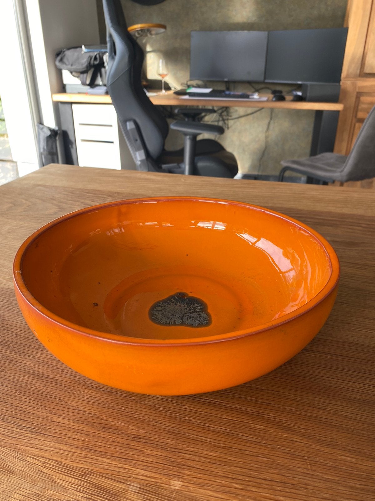 Vintage oranje kom, Ophalen