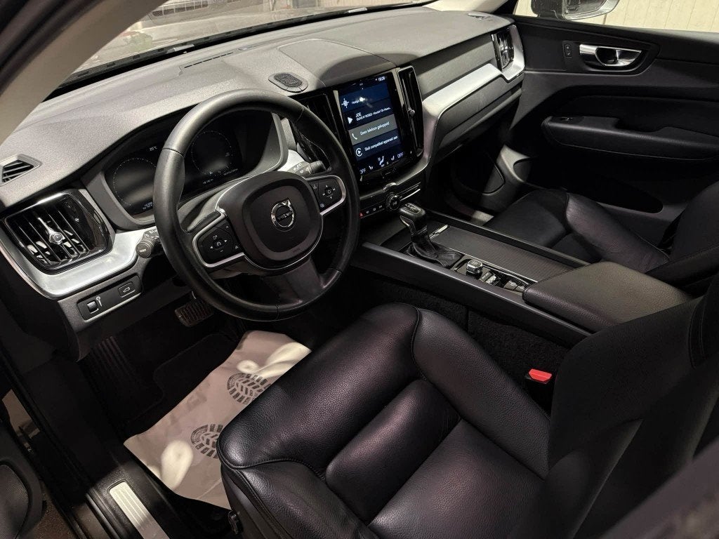 volvo xc60 D4 AWD/cuir/LED/Carplay/angle mort/1er propr, Autos, Argent ou Gris, Achat, Ordinateur de bord, Euro 6