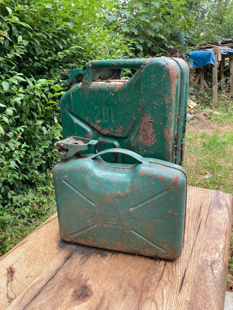 Set van 2 antieke jerrycans van militair metaal, Verzamelen, Militaria | Tweede Wereldoorlog, Ophalen