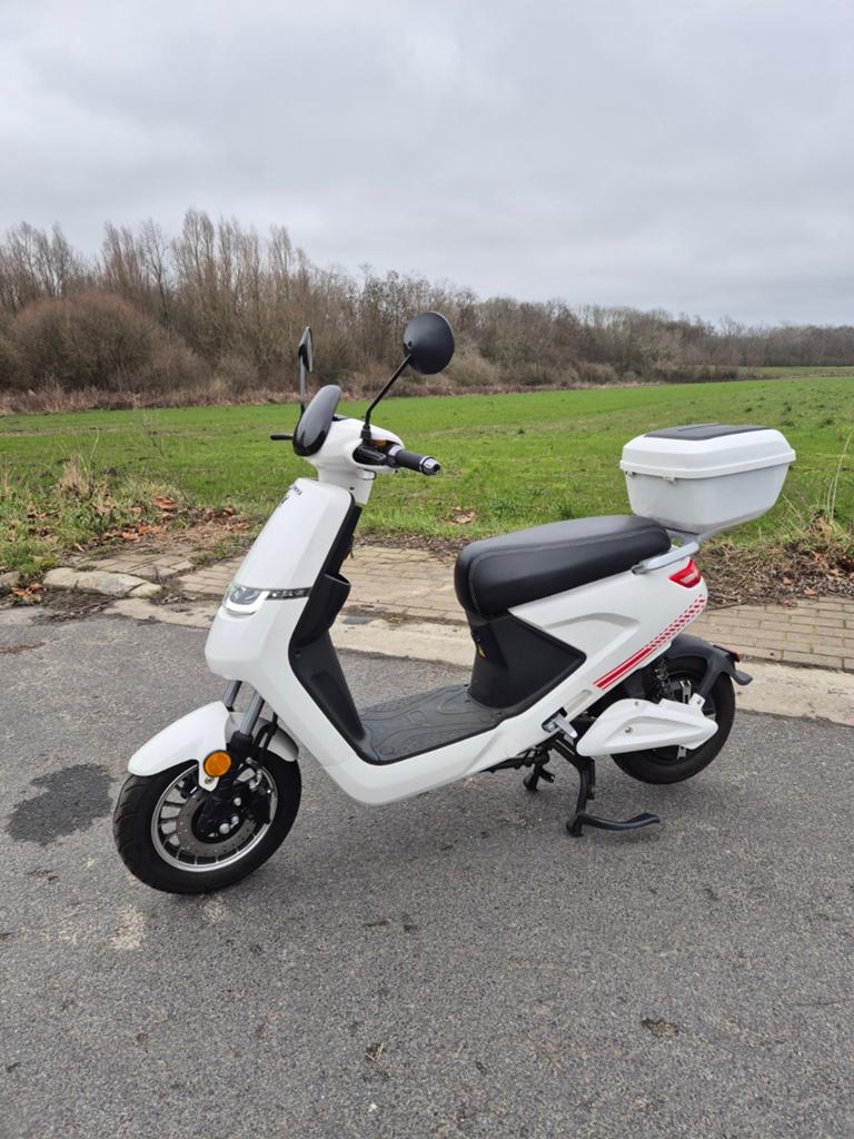 Nieuwe elektrische scooter 0km! B-klasse papieren aanwezig., Fietsen en Brommers, Ophalen, Neco, Elektrisch, Nieuw