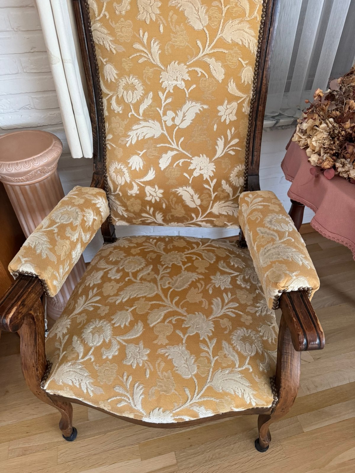 Prachtige antieke fauteuils met armstijlen.  Set. ., Ophalen