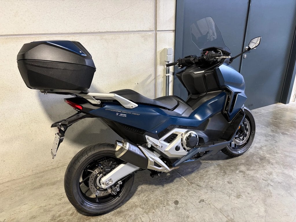 Honda Forza 750 met Honda Topcase (btw moto) (bj 2023), Motoren, 750 cc, Scooter, Bedrijf, Meer dan 35 kW
