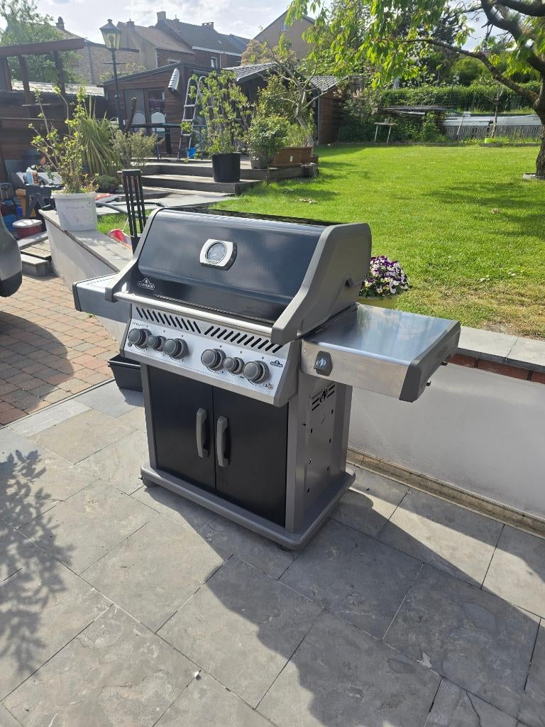 BBQ Gaz Napoleon Rogue PRO, Tuin en Terras, Ophalen, Zo goed als nieuw, Napoléon
