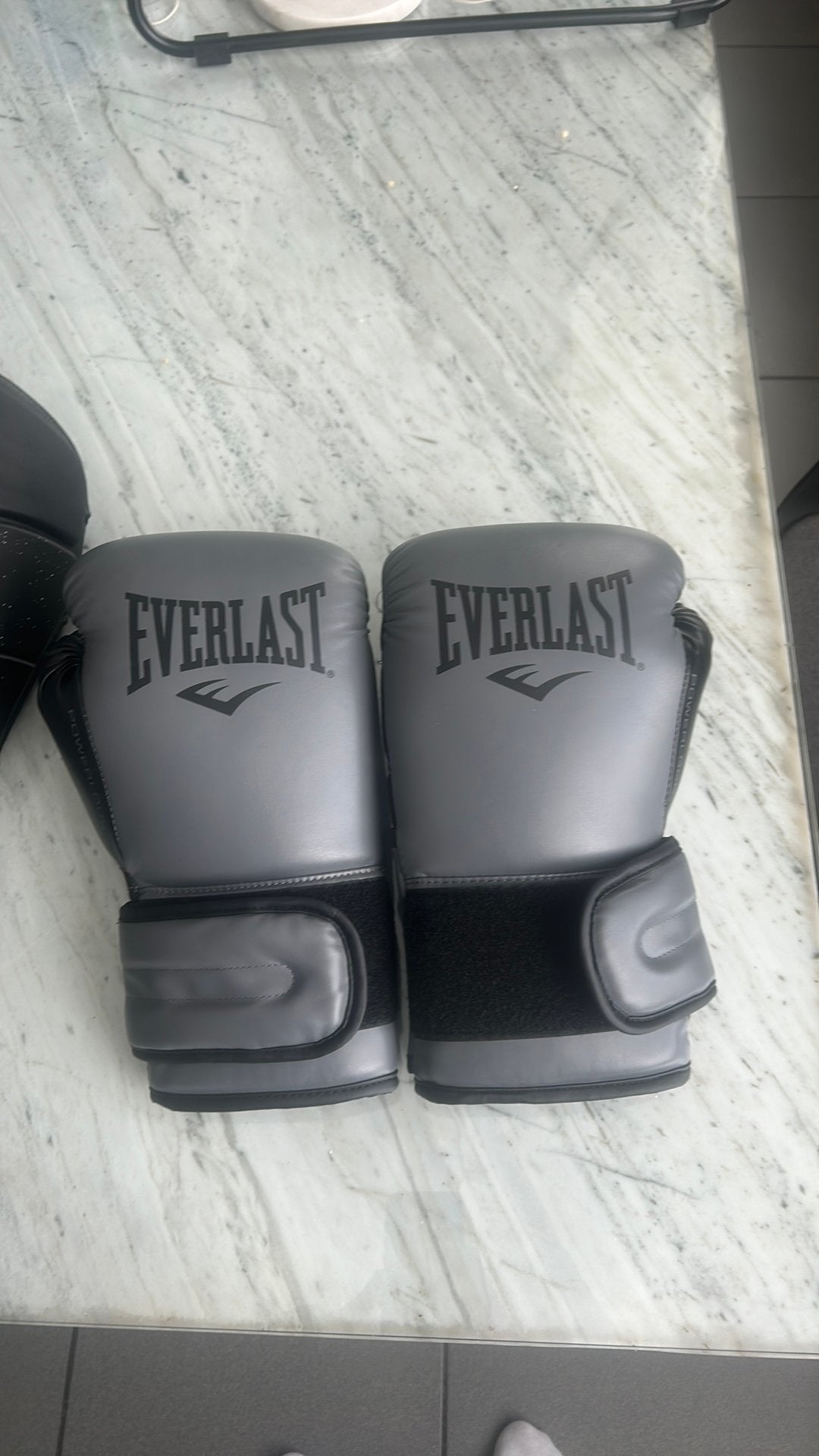 Bokshandschoenen met scheenbeschermers (kickboks, Sport en Fitness, Ophalen, Nieuw, Bokshandschoenen