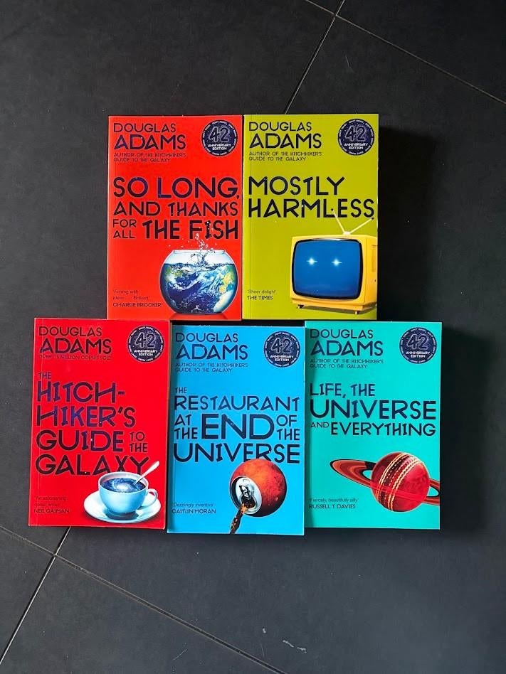 The Complete Hitchhiker's Guide to the Galaxy, Ophalen of Verzenden, Zo goed als nieuw
