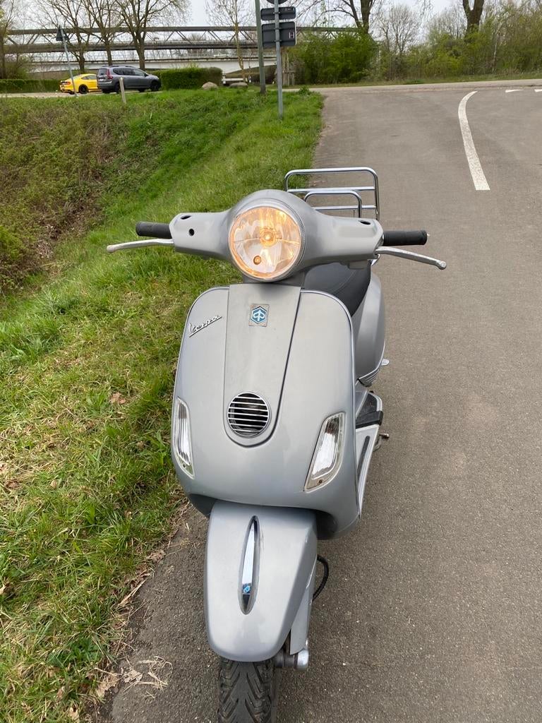 Vespa lx 50 cc 4v A klasse, Fietsen en Brommers, Scooters | Vespa, Ophalen, Zo goed als nieuw, Elektrisch