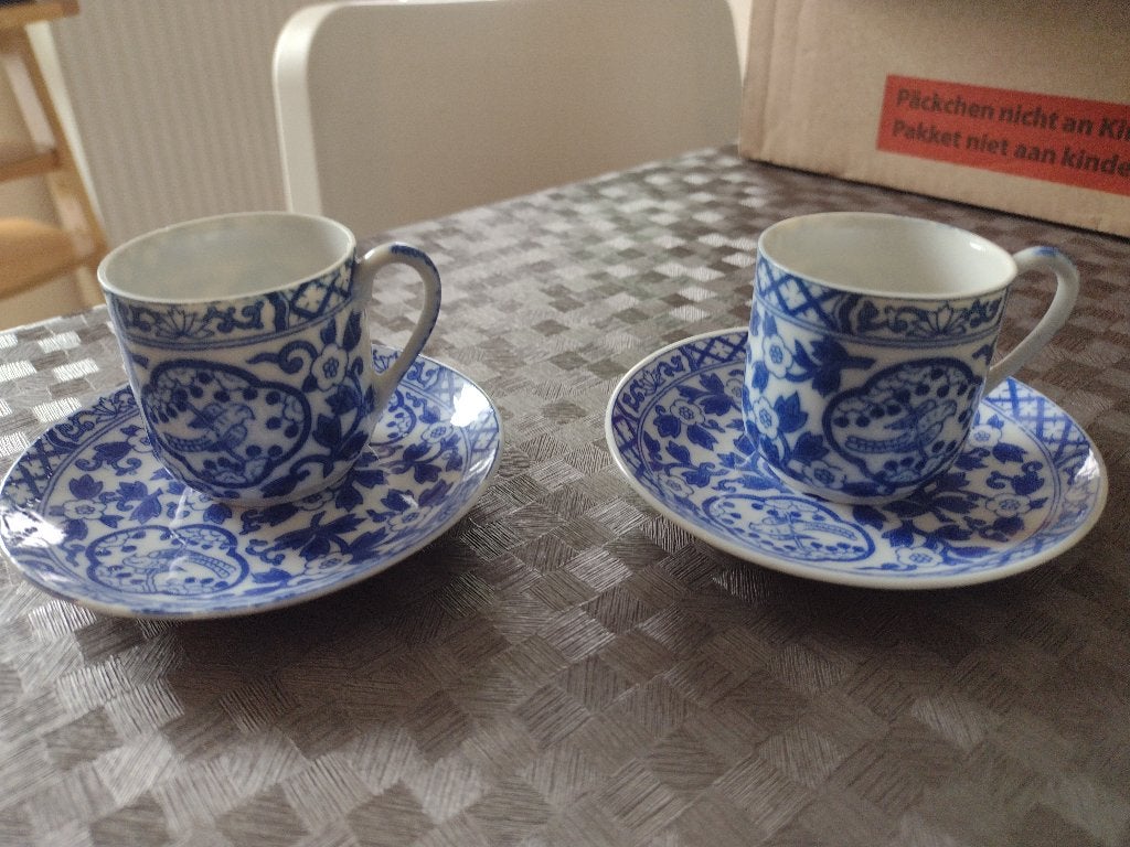 2 anciennes tasses à moka fines avec sous coupes, Antiquités & Art, Enlèvement