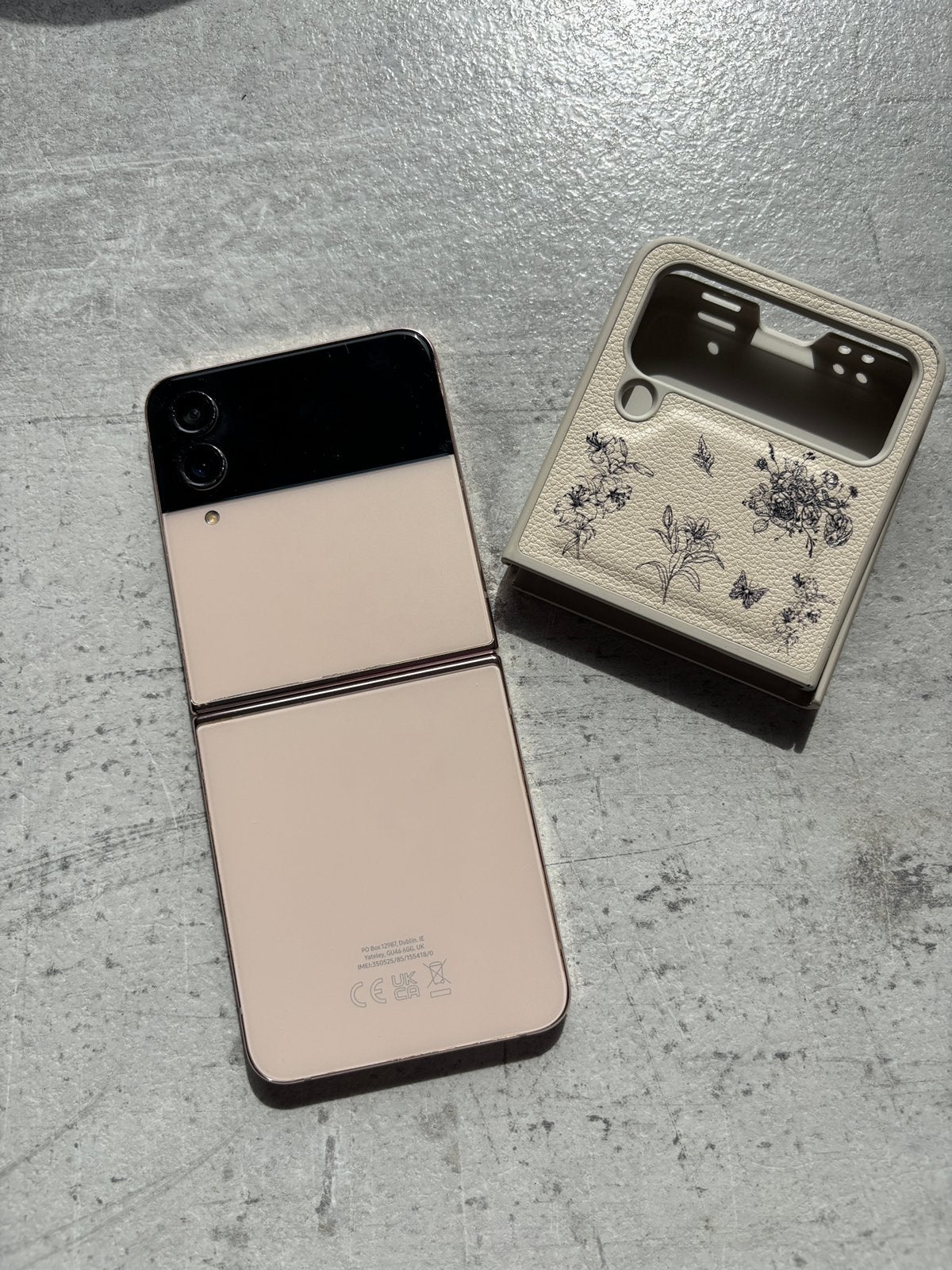 Samsung Galaxy Z Flip4 256 Go Pink Gold + chargeur + coque, Enlèvement ou Envoi, Comme neuf, Protection, Samsung