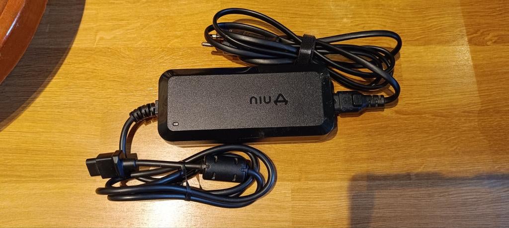 NIU oplader 53.5V 1.3A voor elektrische step/scooter, Ophalen of Verzenden