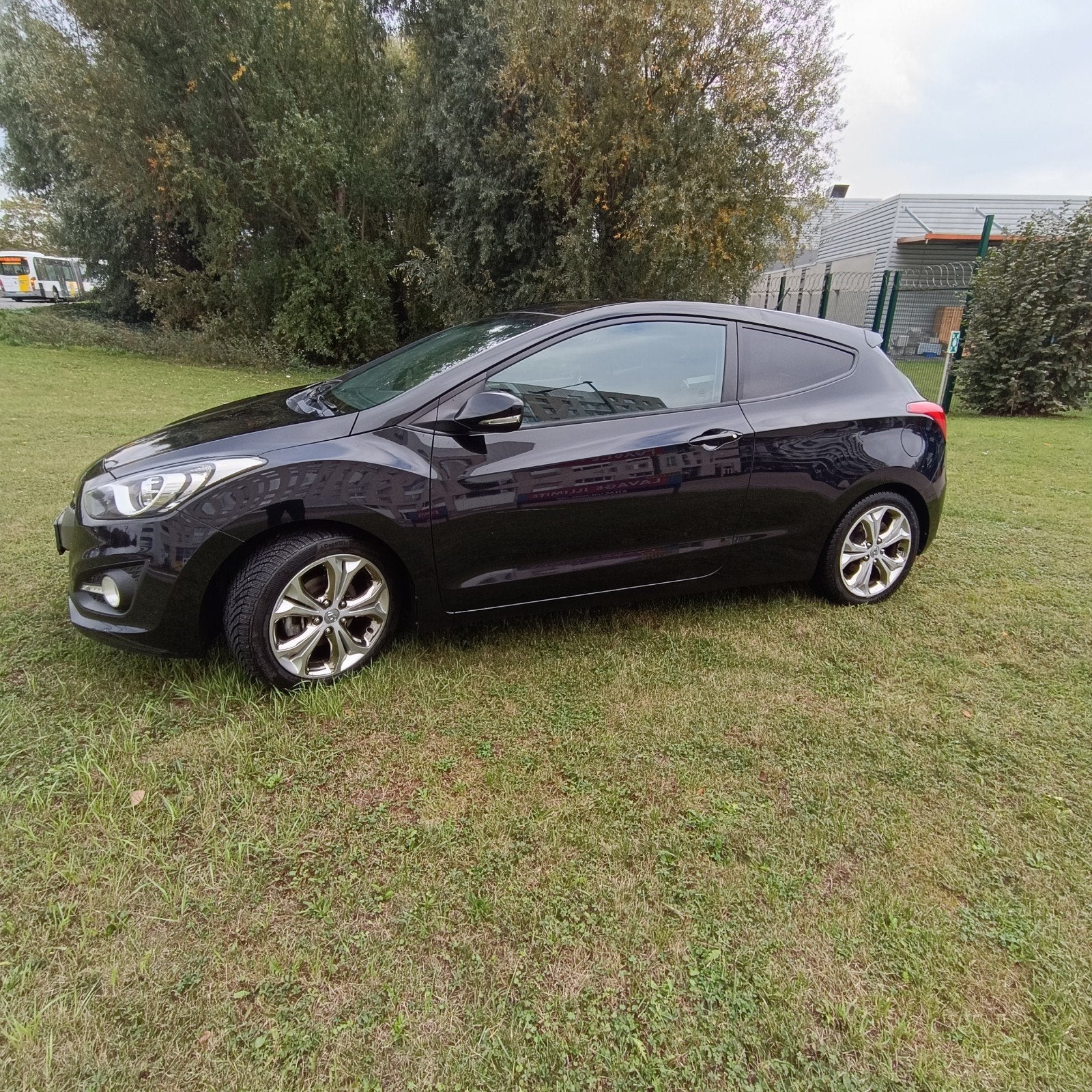 Hyundai i30 coupé, Autos, Euro 5, Boîte manuelle, Noir, 5 places