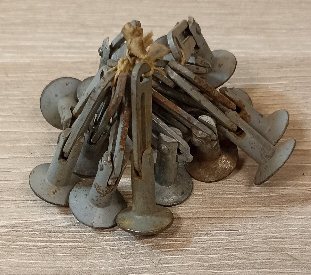Rivets pour sac à dos Tornister Allemand (Houffalize) ww2, Enlèvement ou Envoi, Armée de terre, Autres types