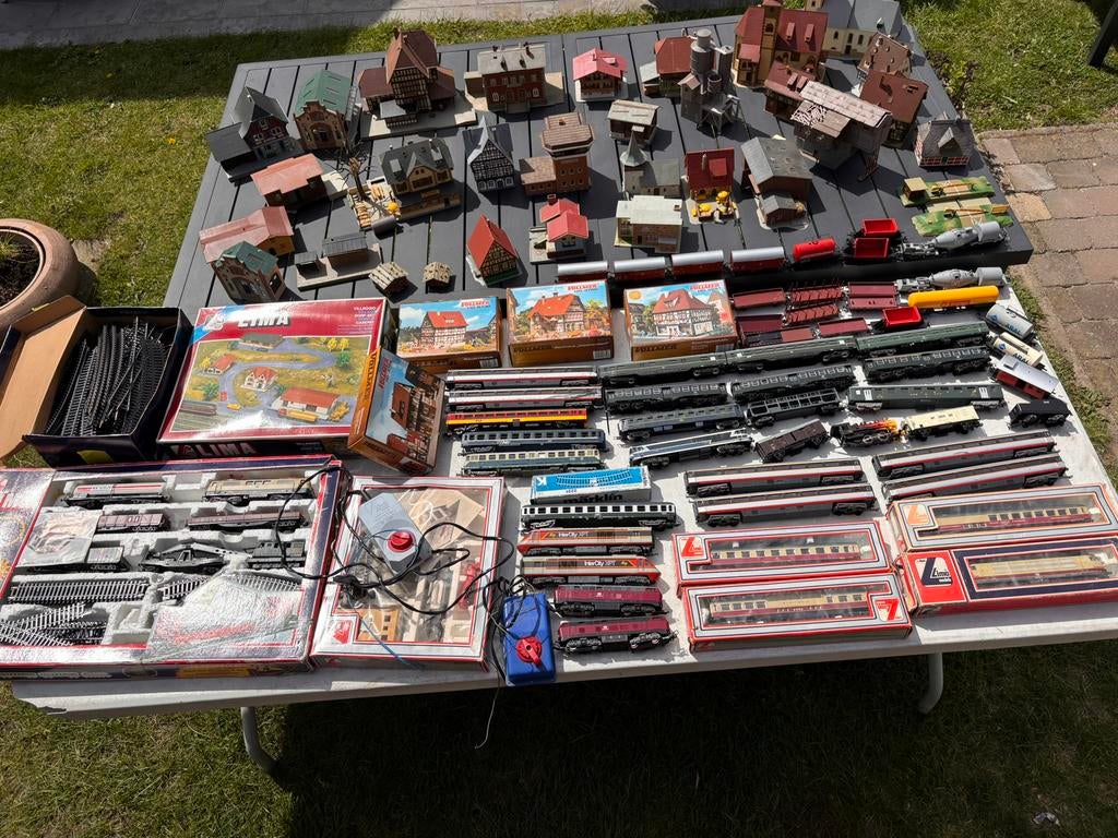 Lot modelbouwtreinen en gebouwen, Hobby en Vrije tijd, Modeltreinen | Overige schalen, Ophalen, Gebruikt
