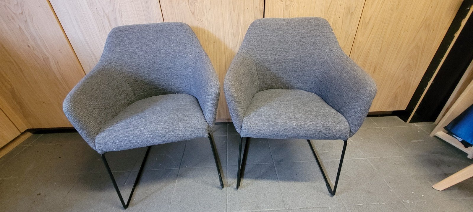 Grijze kuipstoelen, Ophalen