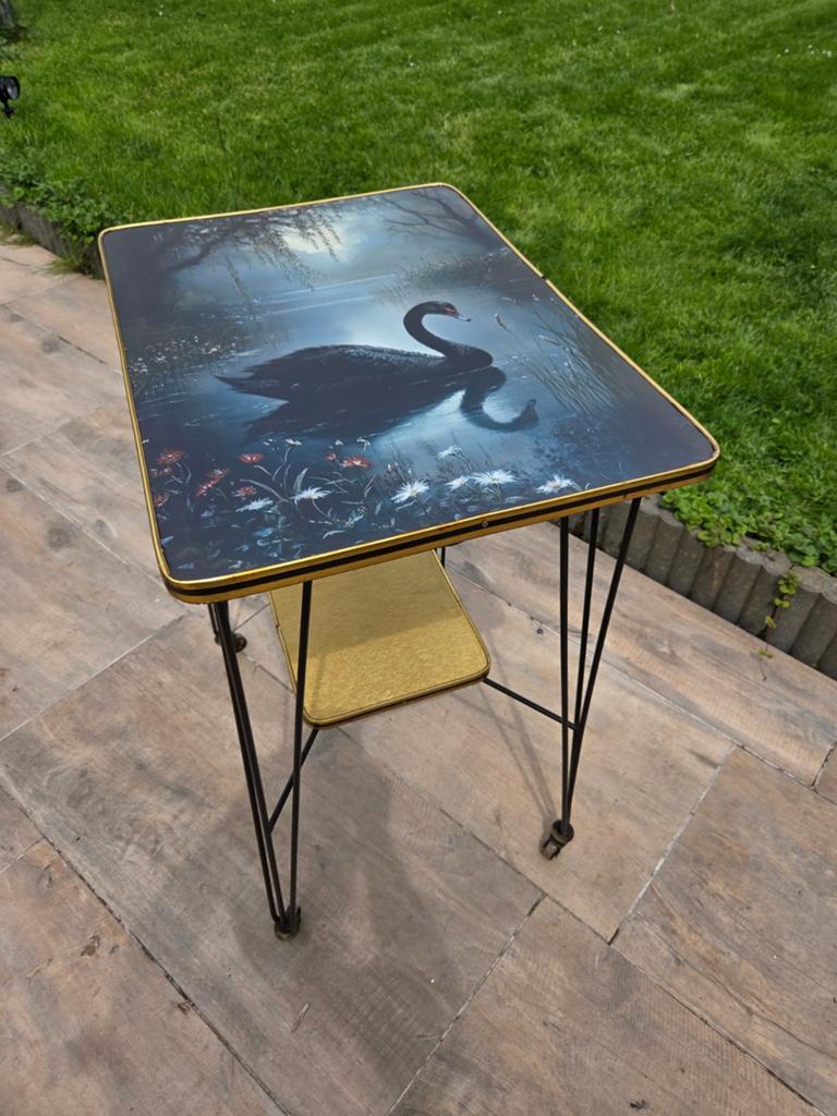Superbe mange debout ou table d'appoint sur roulettes, Enlèvement