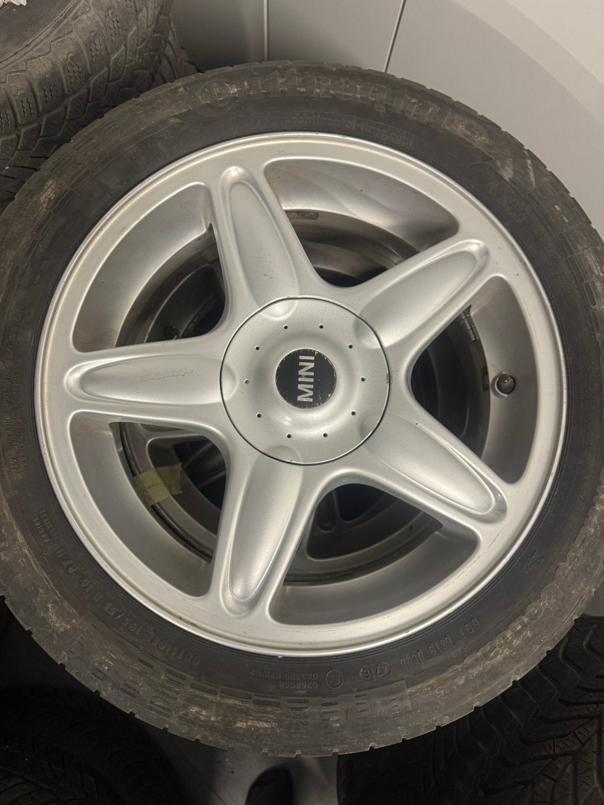 Originele 16" MINI-velgen + Continental 195/55 R16, Auto-onderdelen, Ophalen, 16 inch, Band(en), Zomerbanden
