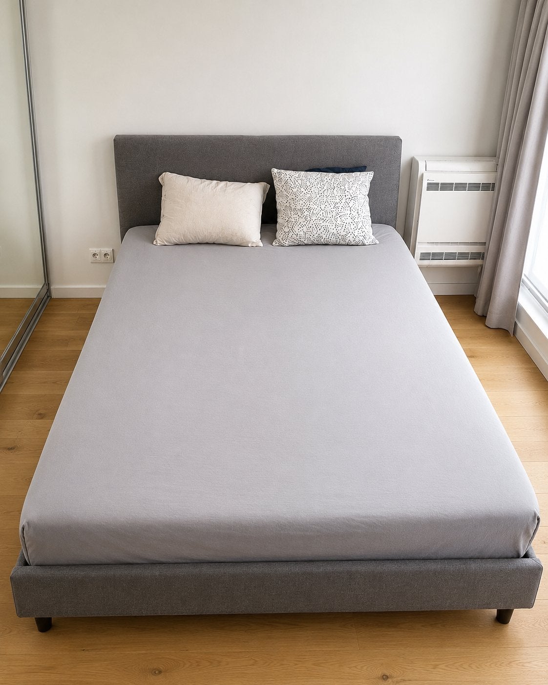 Bed frame with a mattress, Ophalen of Verzenden, Zo goed als nieuw