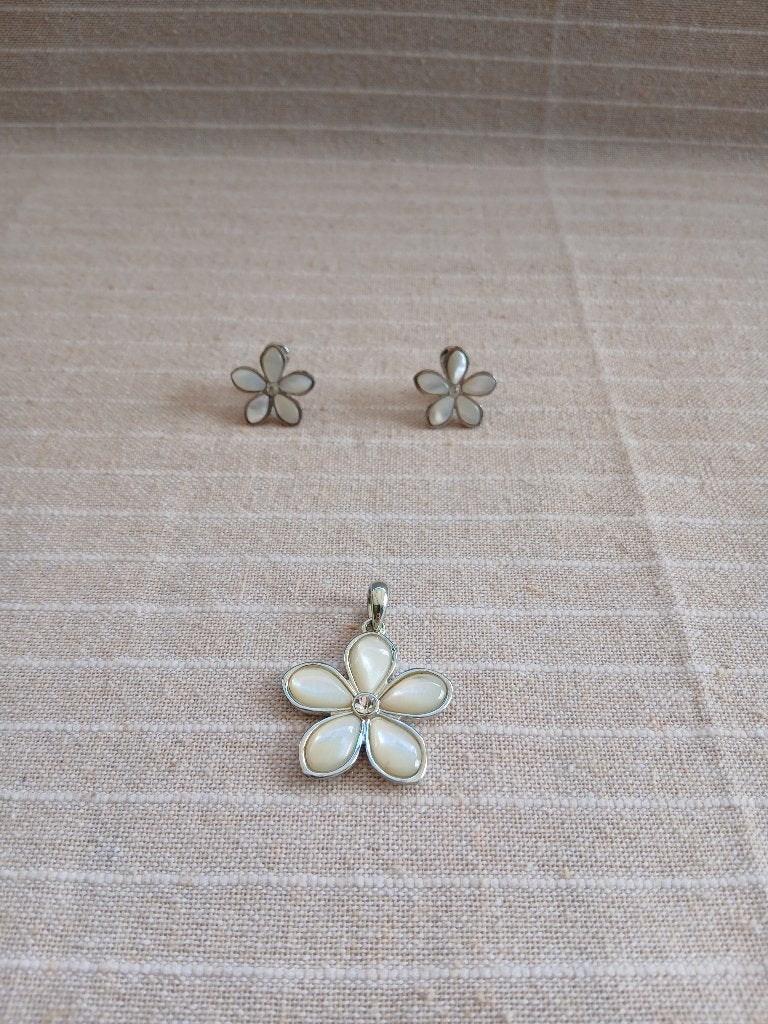 Parure de bijoux AGATHA Paris, Enlèvement, Neuf, Argent, Fleur ou Plante