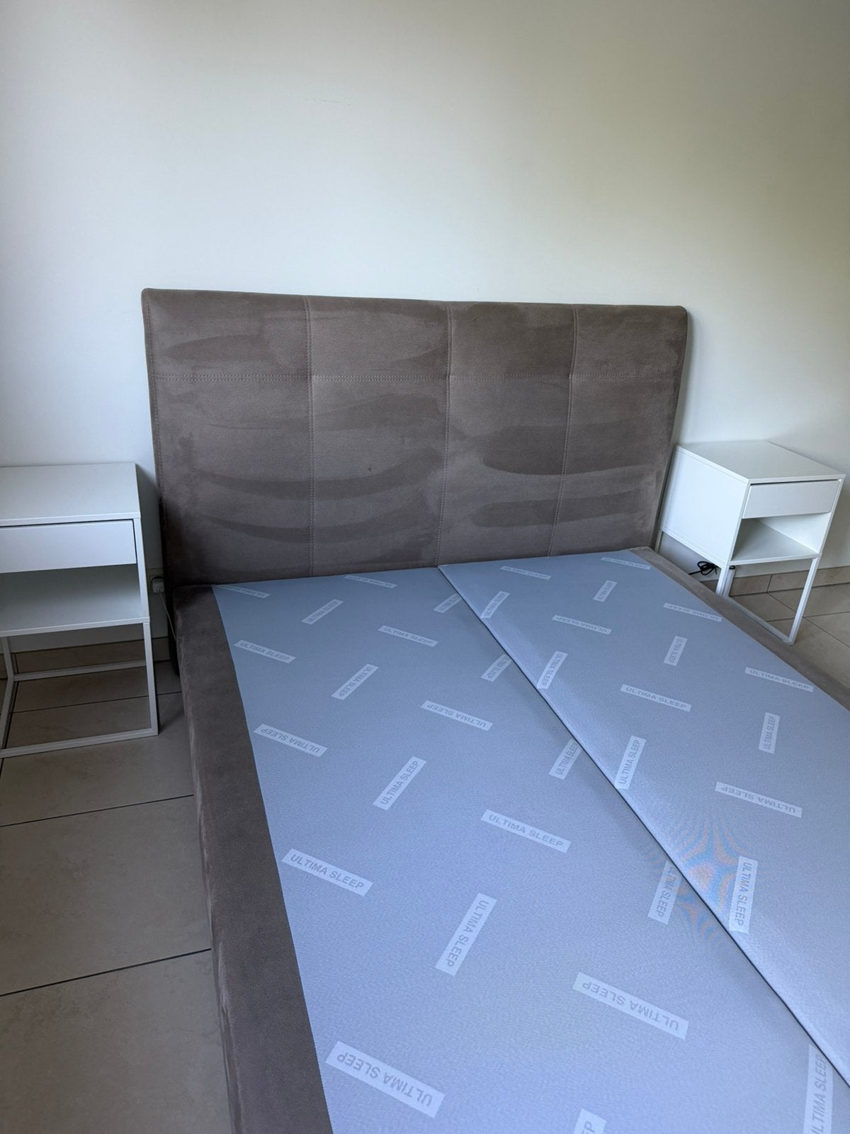 Boxspring zonder matras + nachtkasten, Ophalen, Zo goed als nieuw