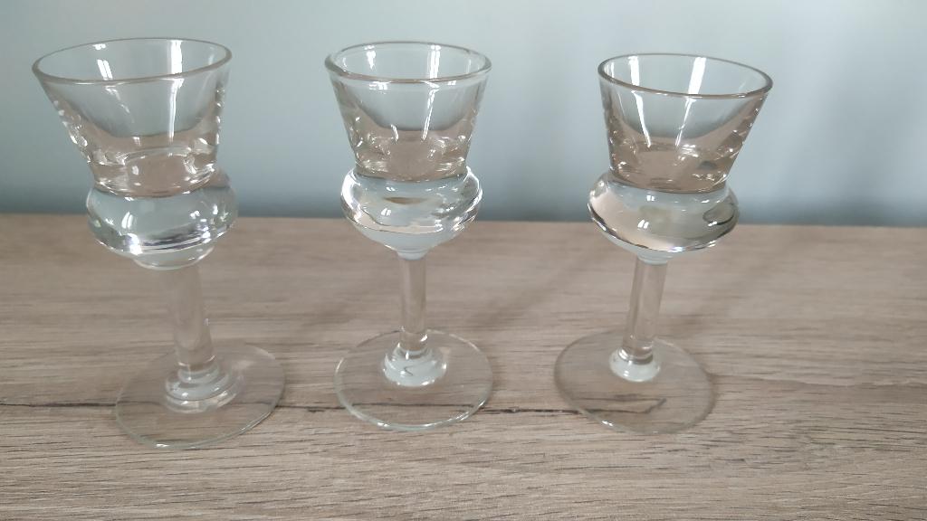 Vintage - 3 petits verres à alcool sur pied, Enlèvement