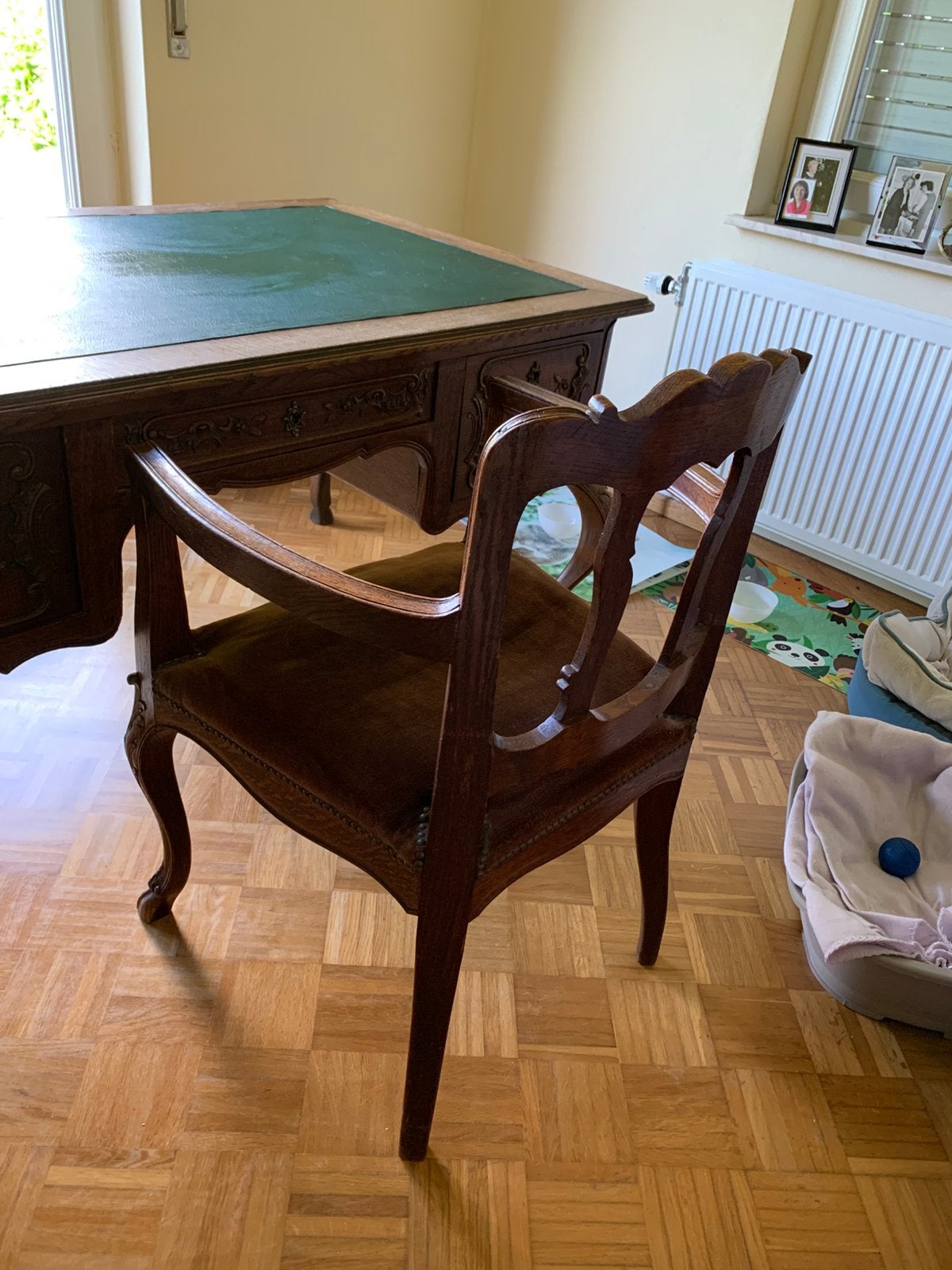Bureau et fauteuil de buteau, Enlèvement
