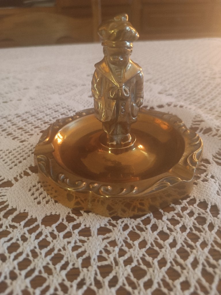A vendre un cendrier en laiton, Antiquités & Art, Antiquités | Bronze & Cuivre, Enlèvement, Bronze
