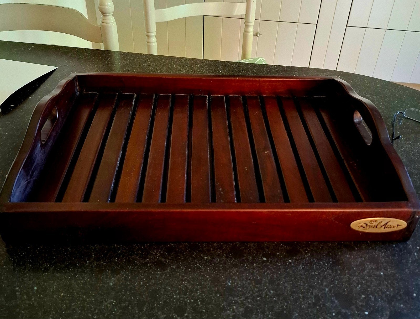 Grand plateau bois verni, marque Royal Arrow, Maison & Meubles, Accessoires pour la Maison | Plateaux, Bois, Enlèvement