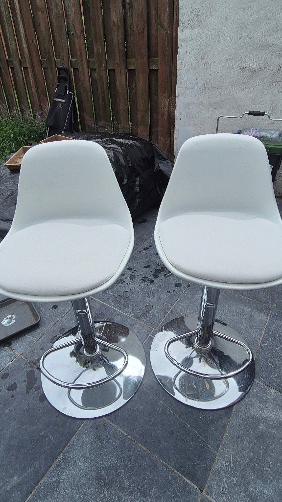 2 Modern White Bar Stools – Swivel & Height Adjustable, Enlèvement, Pivotant