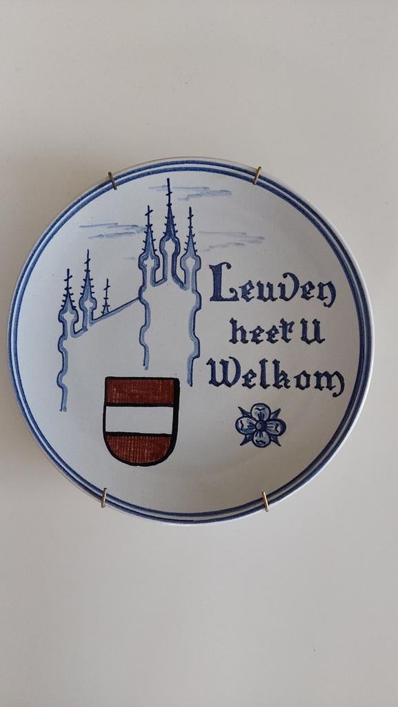 Mooi sierbordje "Leuven heet u Welkom" - 21,5 cm, Verzamelen, Speldjes, Pins en Buttons, Ophalen of Verzenden