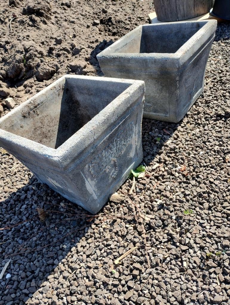 2 betonnen bloembakken, Ophalen