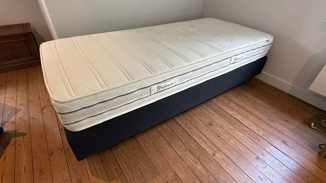 Boxspring Revor, Ophalen, 90 cm, Eenpersoons, Modern strak