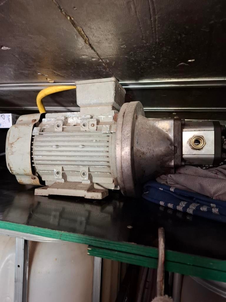 Hedroliek pop moter, Enlèvement