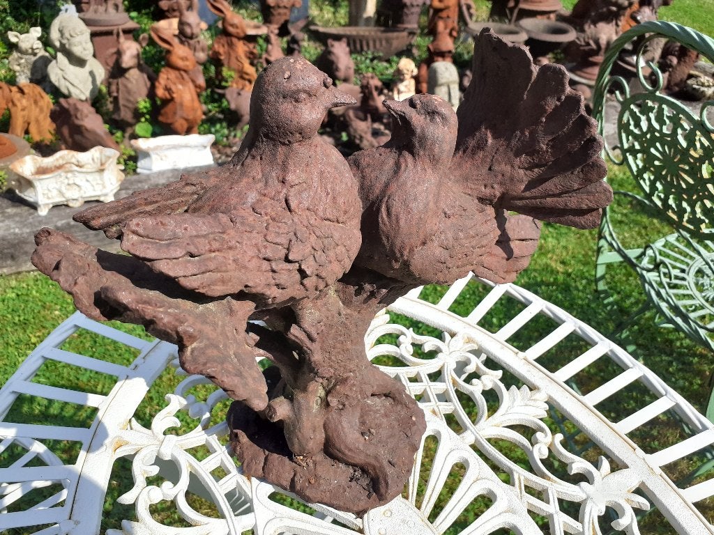 COUPLE DE COLOMBES EN FONTE PATINEE, Jardin & Terrasse, Enlèvement ou Envoi, Neuf, Autres matériaux, Animal