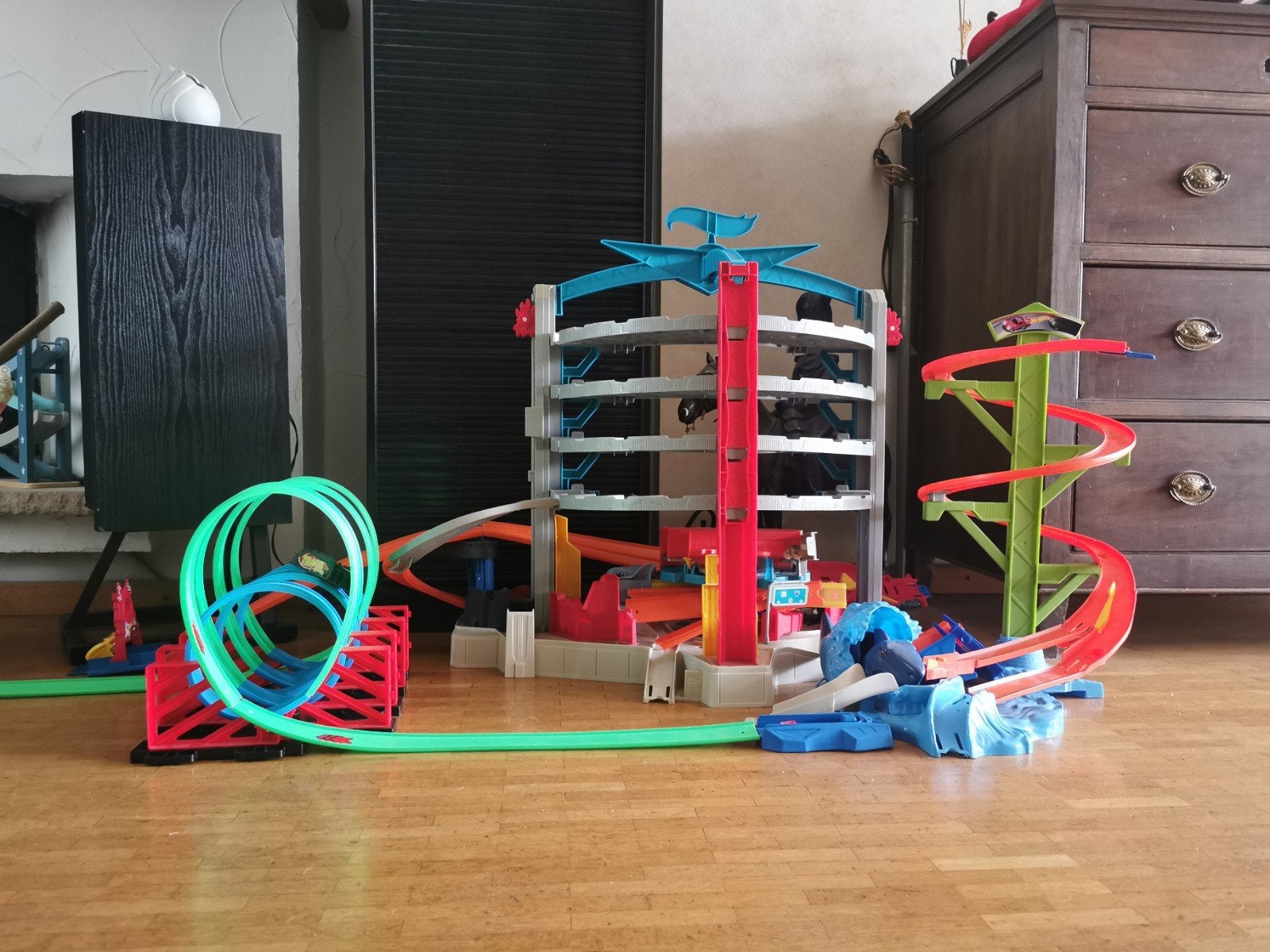 Hot wheels garage + looping, Enfants & Bébés, Jouets | Circuits, Enlèvement, Hot Wheels