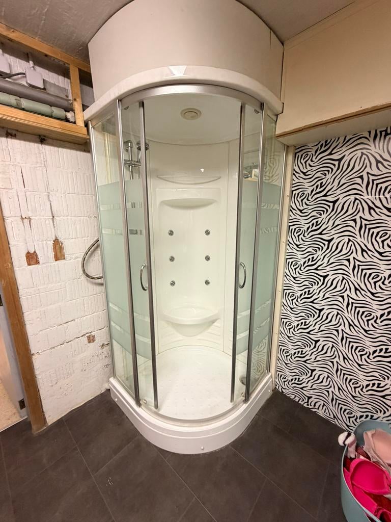 Douchecabine massage, Enlèvement