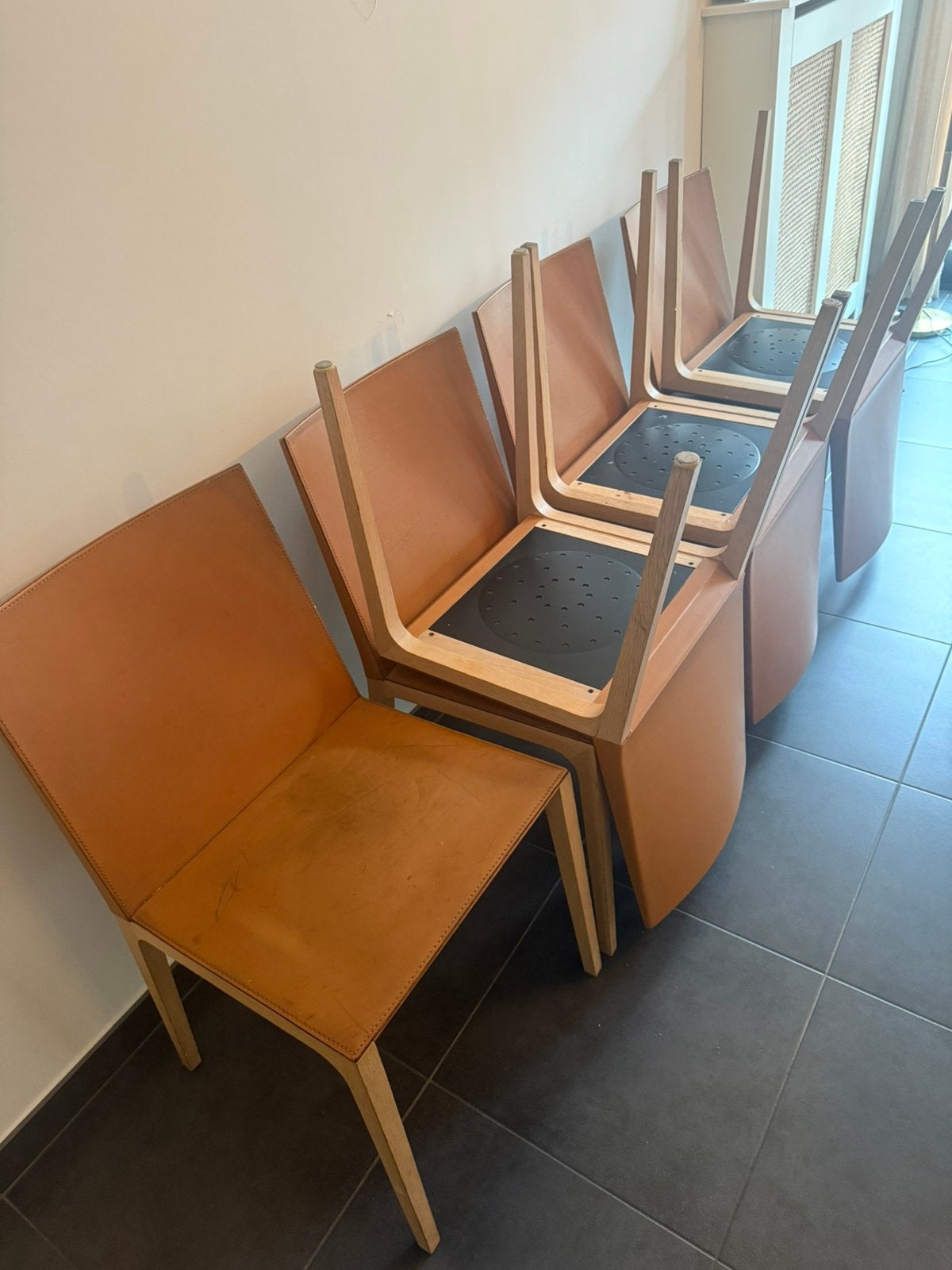 8 leer en houten stoelen, Huis en Inrichting, Ophalen, Gebruikt, Leer, Grijs
