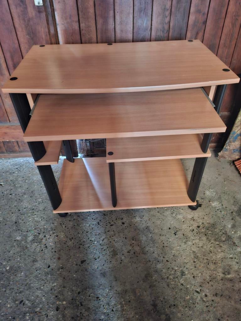 Computertafeltje in perfecte staat op wieltjes, Ophalen