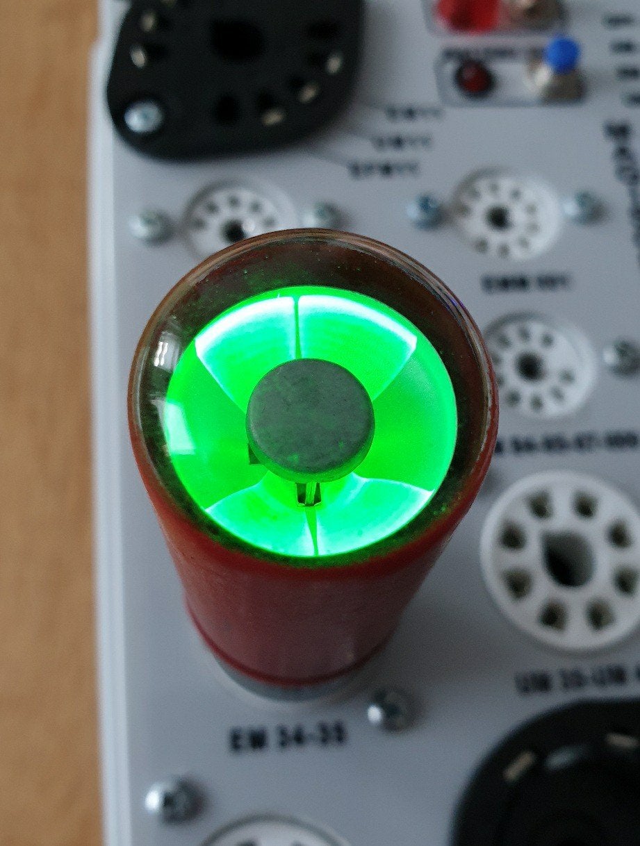 Tubes radio Mullard EM34 neufs dans leur boîte de réglage, Enlèvement ou Envoi