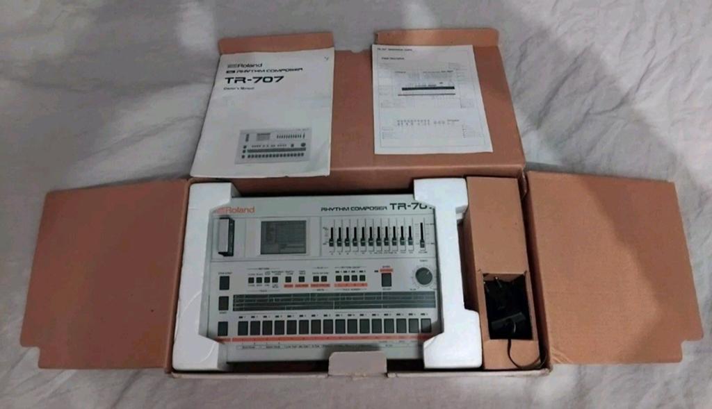 Roland TR 707 boîte à rythmes, Musique & Instruments, Batteries & Percussions, Enlèvement ou Envoi, Roland