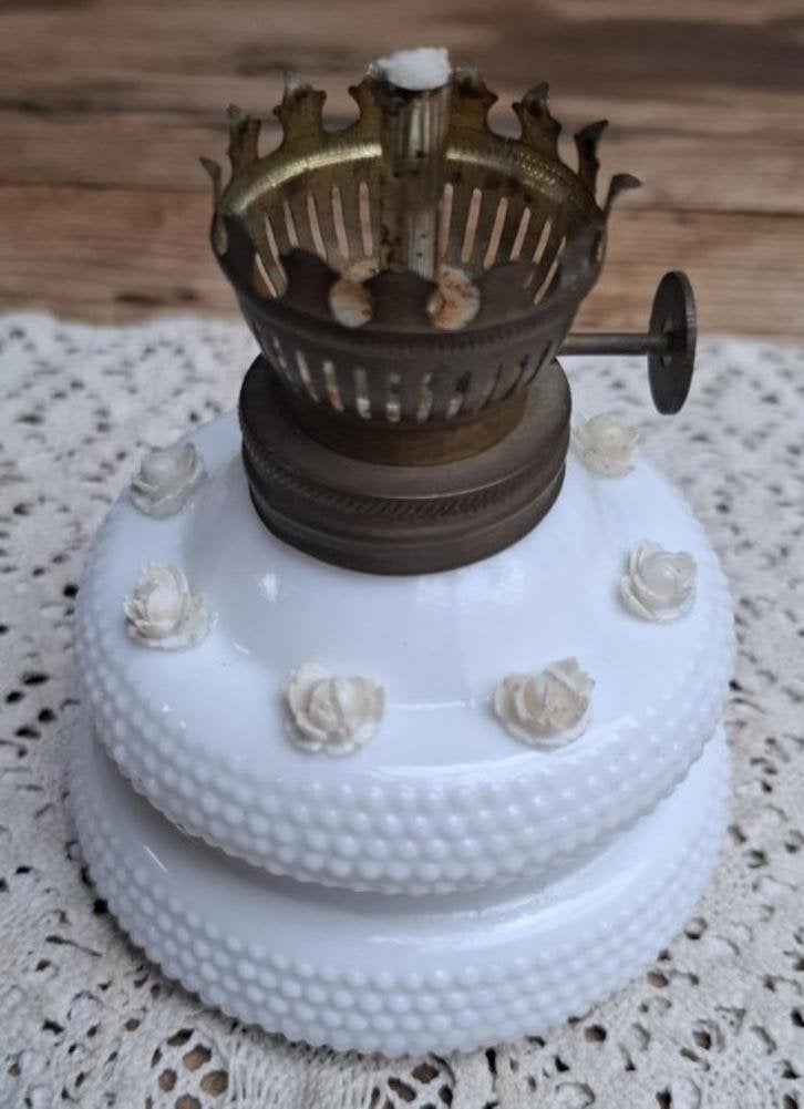 Klein vintage Frans opaline olielampje met roosjes, Antiek en Kunst, Ophalen of Verzenden
